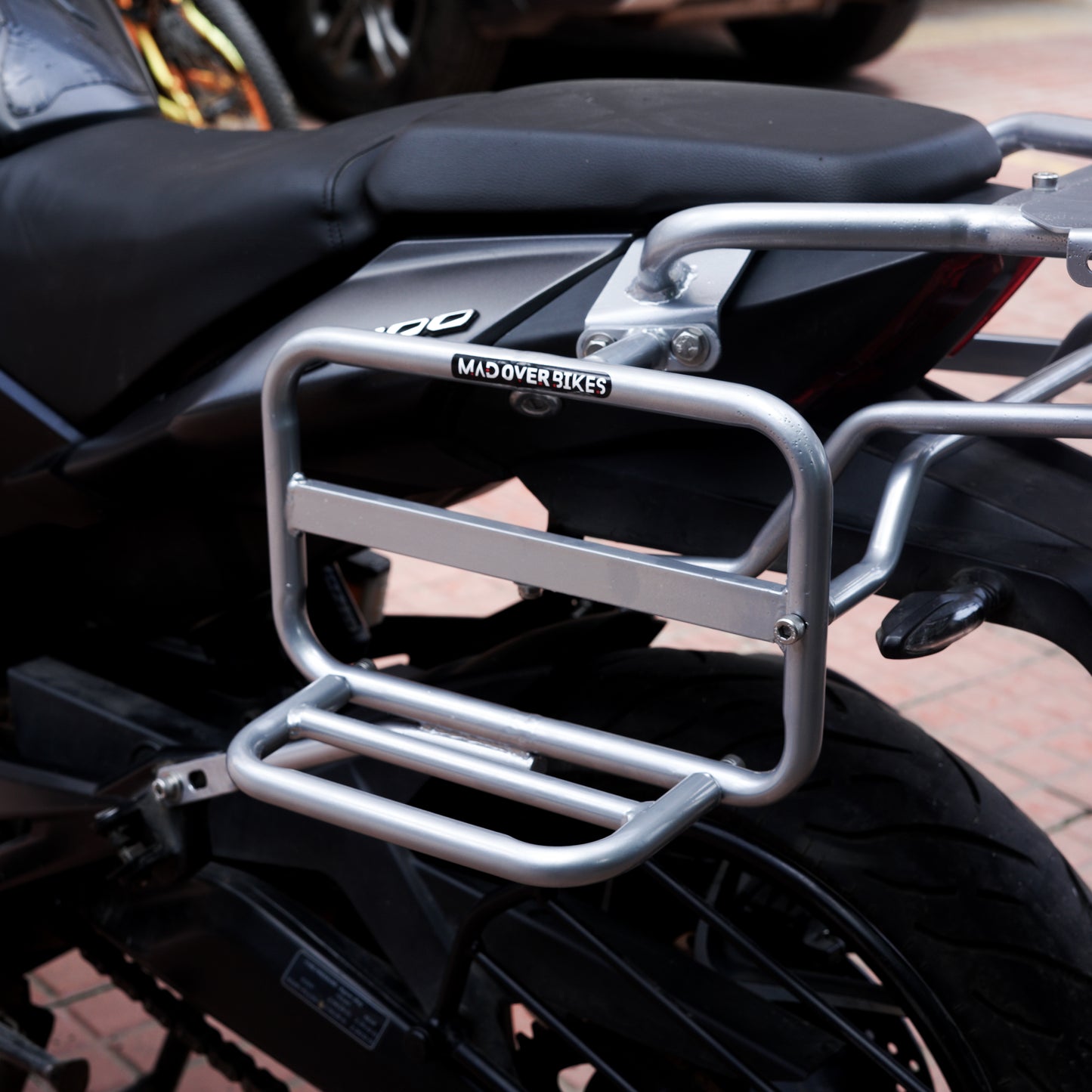 BAJAJ DOMINAR 2017 SADDLE STAY